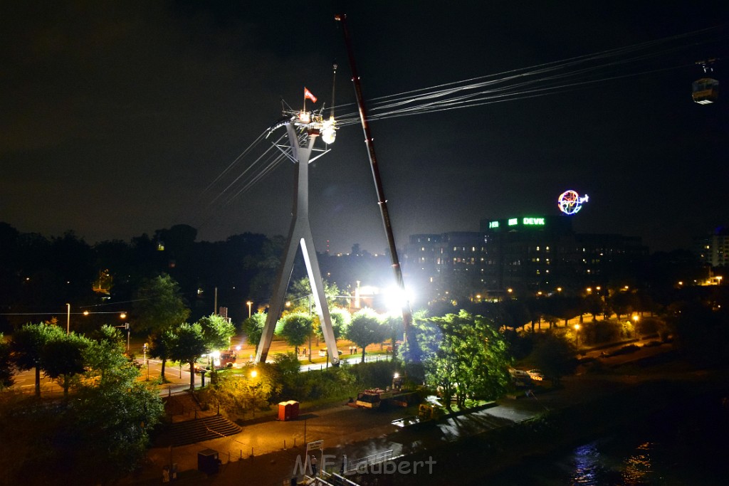 Koelner Seilbahn Gondel blieb haengen Koeln Linksrheinisch P925.JPG - Miklos Laubert